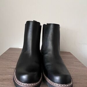 Universal Thread™ Celina Chelsea Boots - Black | Size 7.5 NEW- NEVER WORN